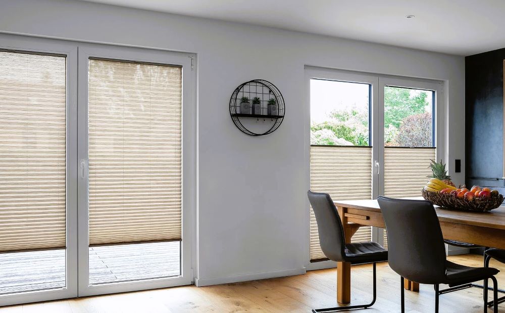 Plissees nach Maß kaufen – Der große Ratgeber für perfekte Fensterdekoration