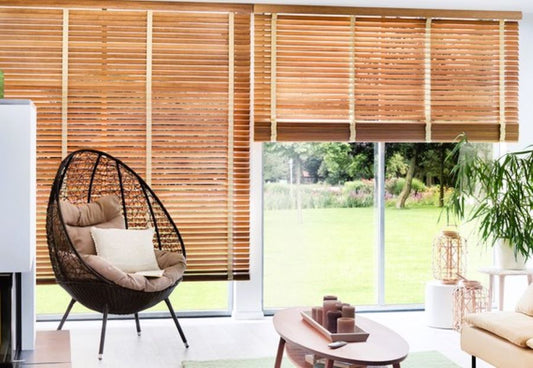 Holzjalousien im modernen Interieur